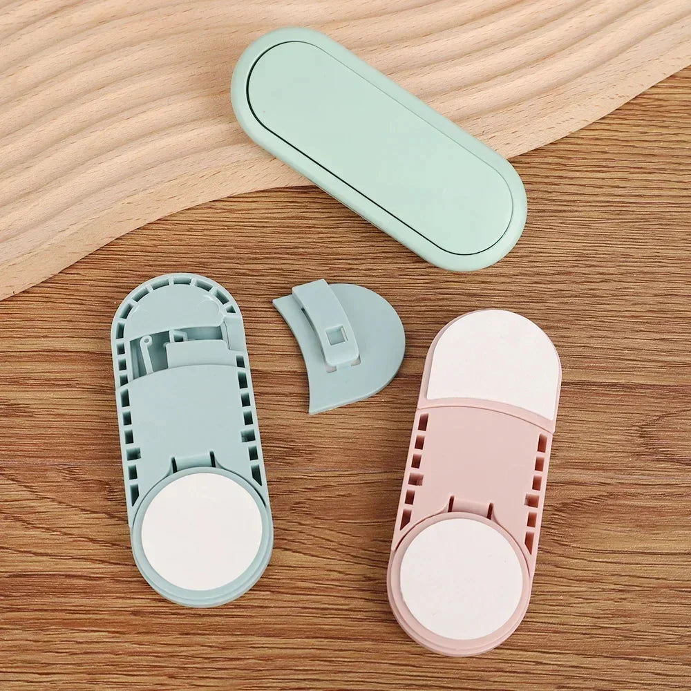 verrous sécurité bébé tiroirs placards | bloque porte bébé adhésif sans perçage | protection ouverture meuble enfant | sécurité maison bébé facile à installer | verrou anti-ouverture bébé universel | BabyBloc™ – Bloque Placard Sécurité | LockiBébé™ – Verrous Meubles Sans Perceuse | SafeCab™ – Verrous Bébé Polyvalents | GuardBaby™ – Sécurité Maison Bébé | StopTiroir™ – Bloque Meuble Bébé Facile