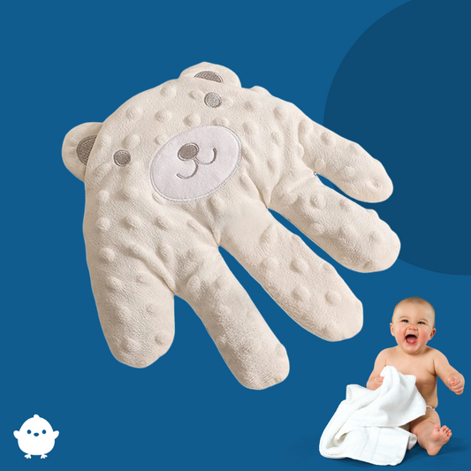 coussin bébé apaisant main douce sommeil | coussin forme main rassurante pour bébé | PalmRelax™ – coussin présence maternante | coussin anti-stress bébé forme réaliste | main douce en tissu pour bébé sommeil | CalmTouch™ – coussin main anti-anxiété bébé | BébéMain™ – coussin forme main pour apaiser | SleepPalm™ – coussin relaxant contact bébé | oreiller sensoriel forme main bébé rassuré | coussin maternité forme main douce bébé

